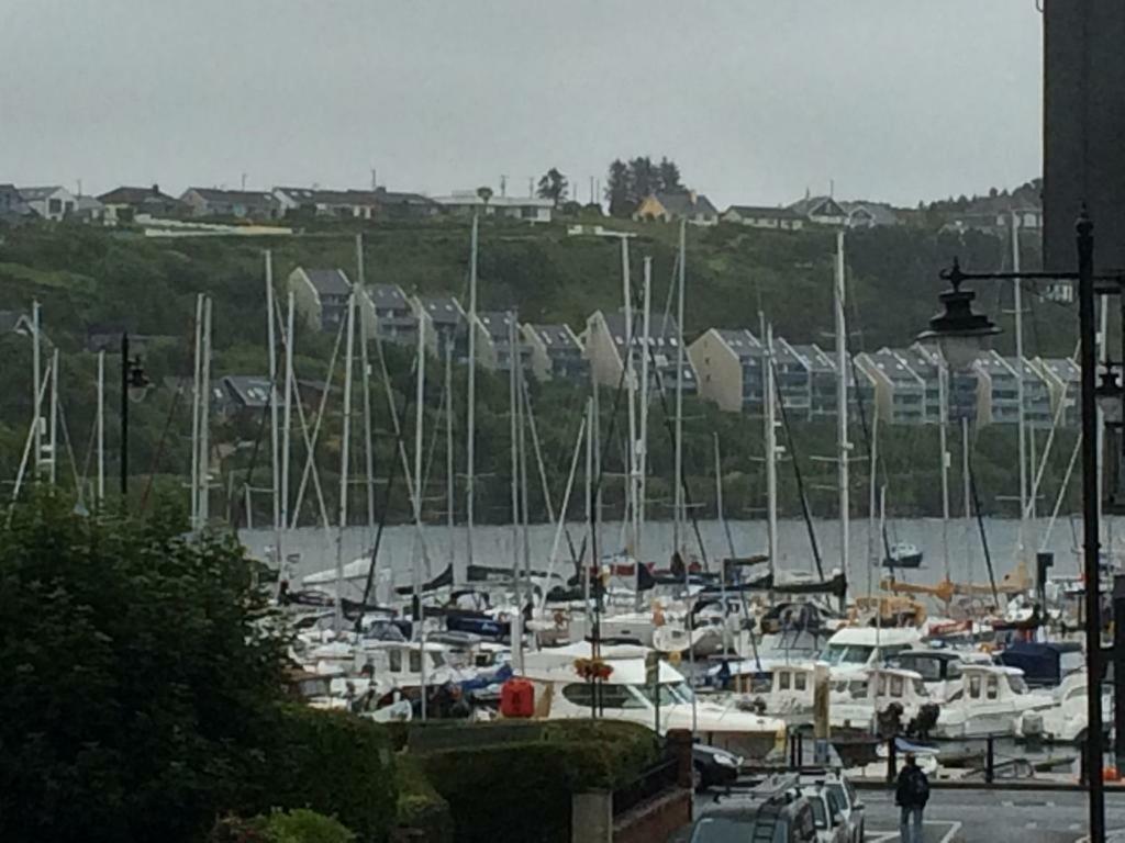 Luxury Town Centre Apartment Kinsale Exteriör bild